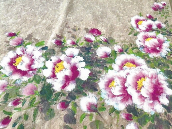 침대보에 그려넣은 꽃 중의 꽃 '목란'